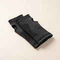 Paire de manchons de compression poignet et paume Flexnea noirs, sur fond crème