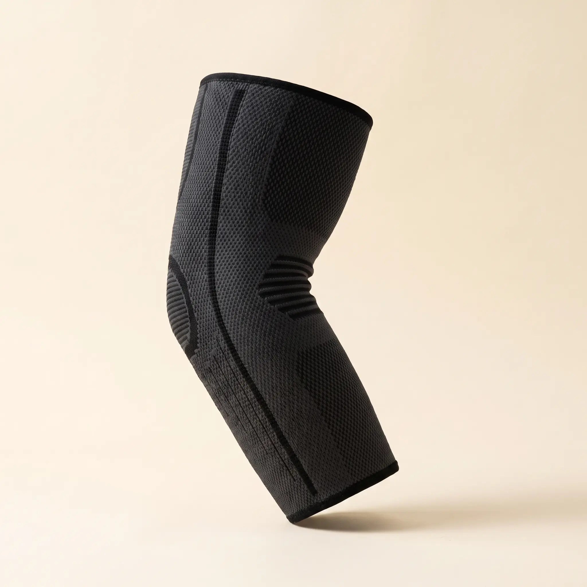 Coudière de compression Flexnea noire nervurée, sur fond crème