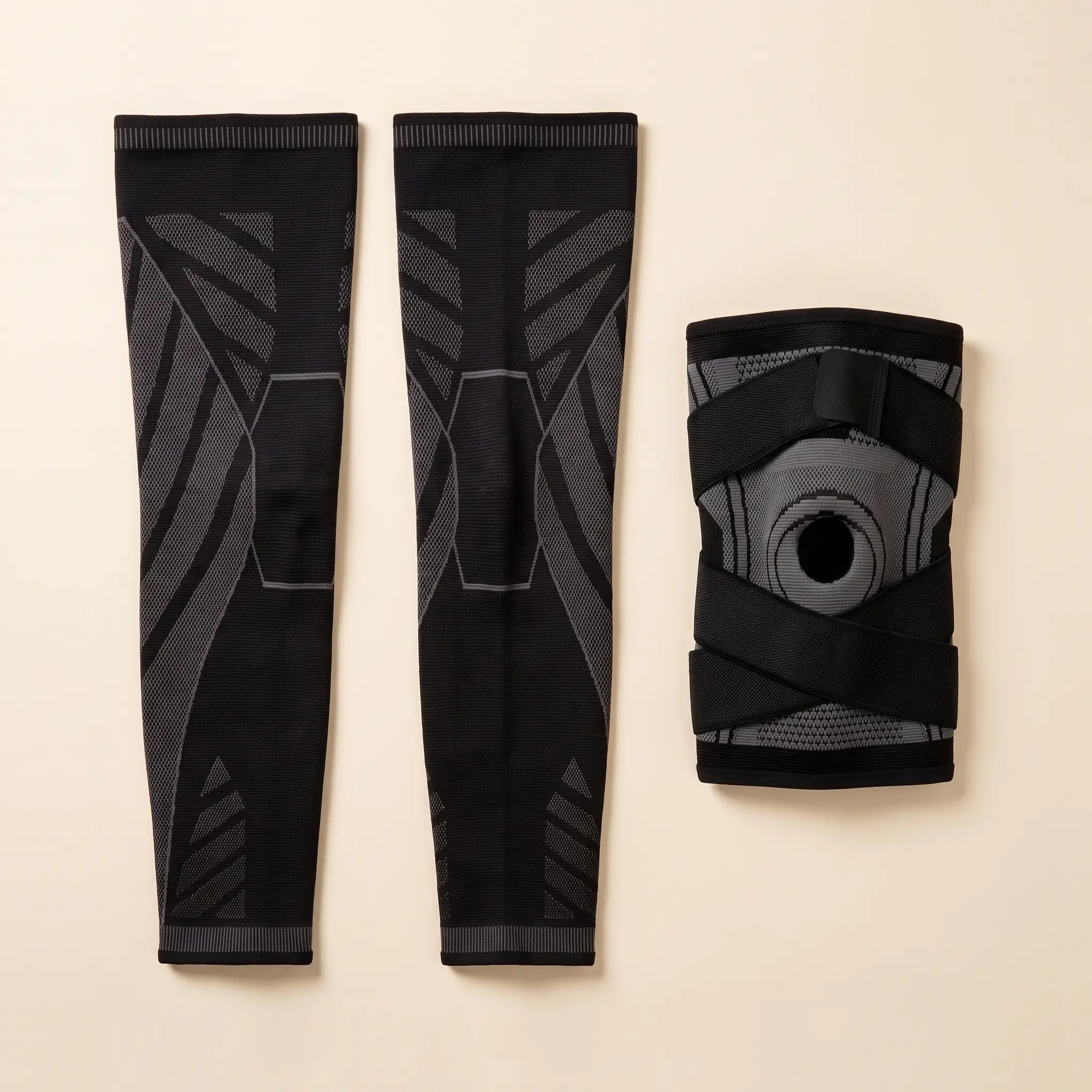 Pack Flexnea : deux manchons de compression intégraux et une genouillère à sangles
